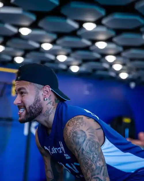 他在多场比 他在多场比