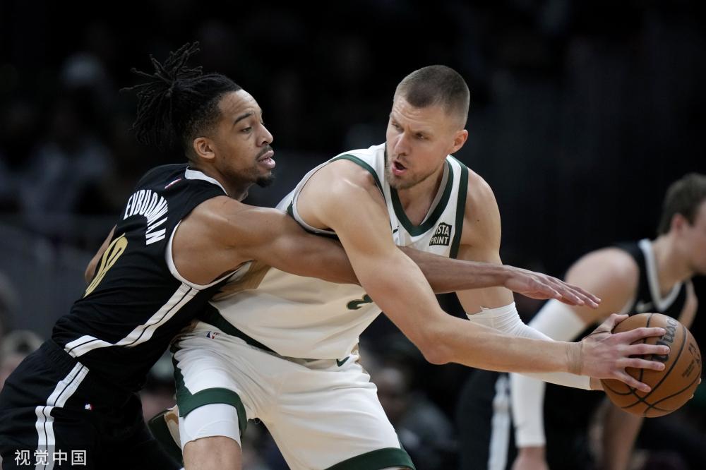 显得格外引 显得格外引